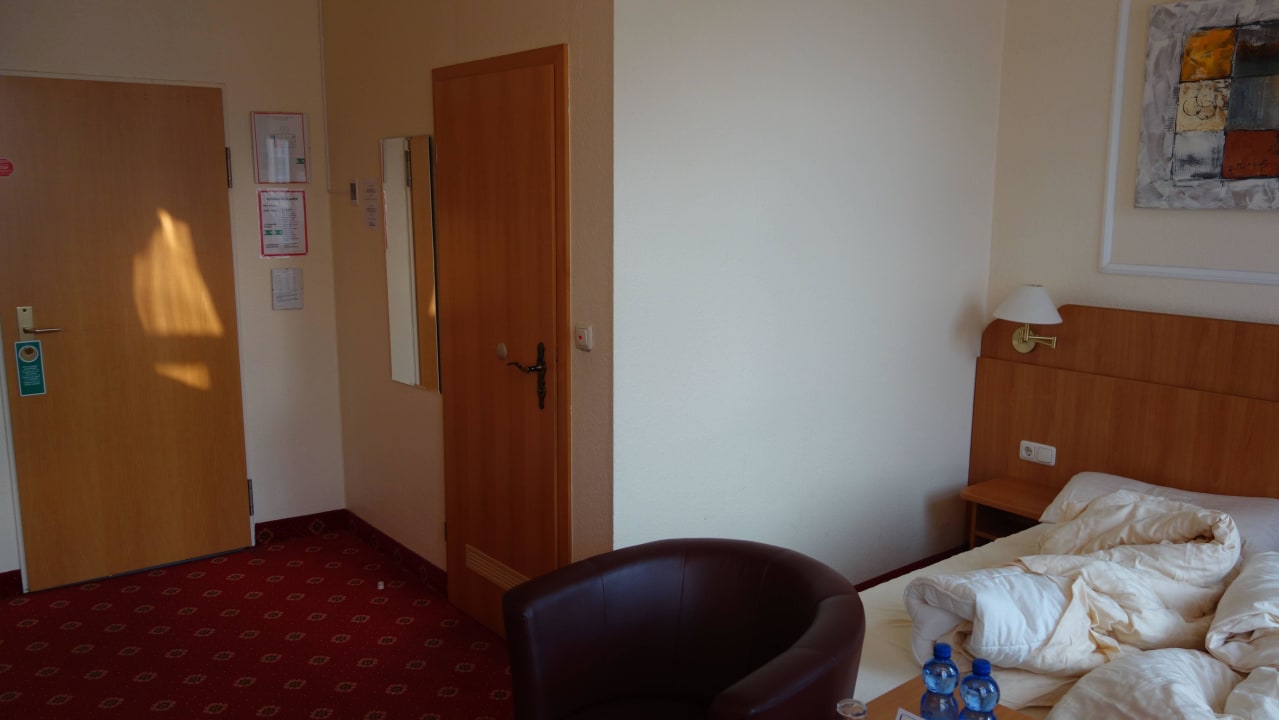Blick vom Fenster ins Zimmer Hotel Königshof