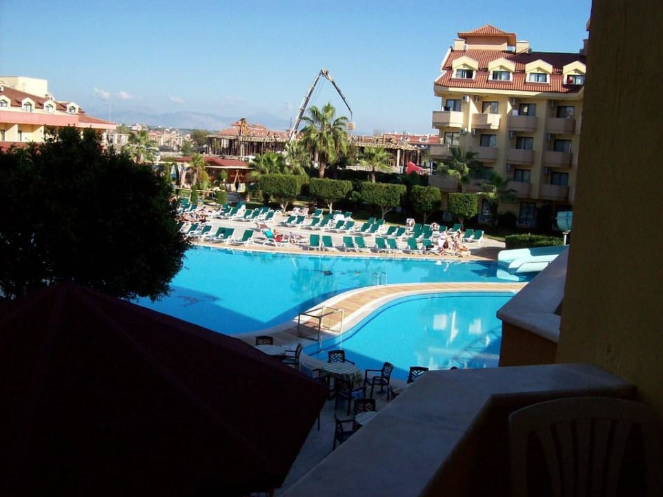 Blick zu Pool aus Zimmer 4116 Grand Seker Hotel