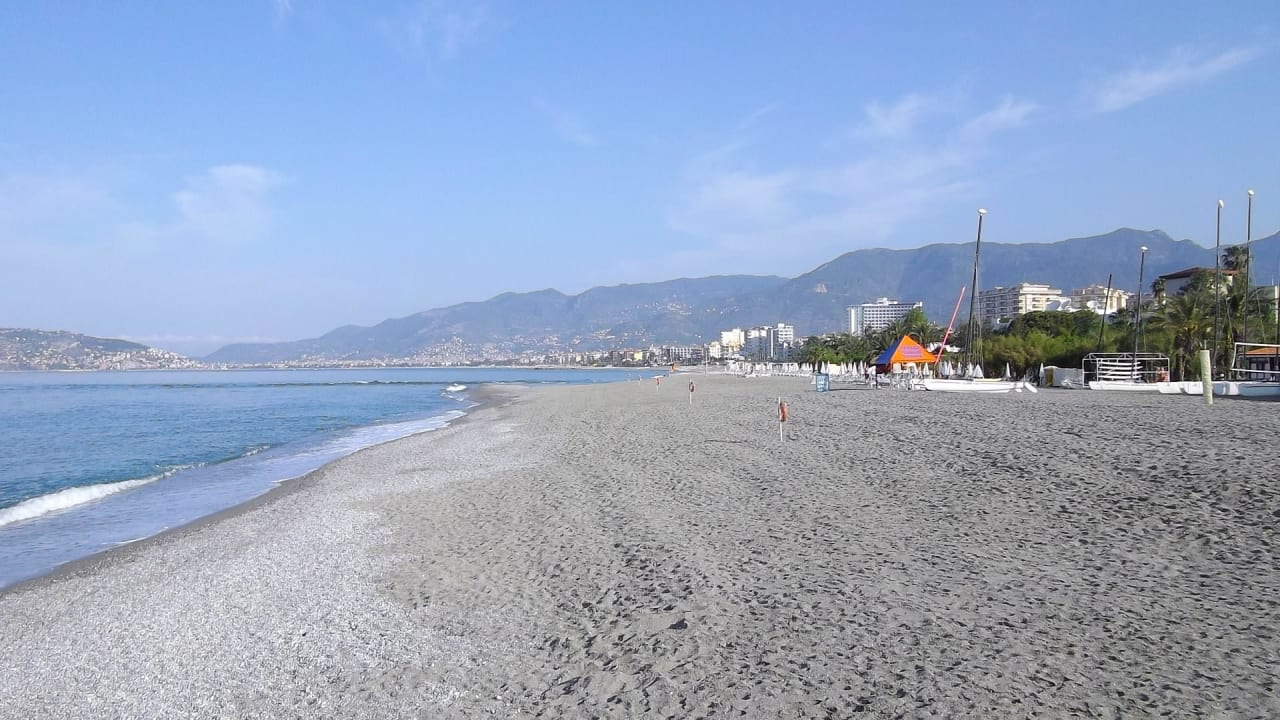 Im Mai gähnende Leere am Strand. Labranda Alantur Resort
