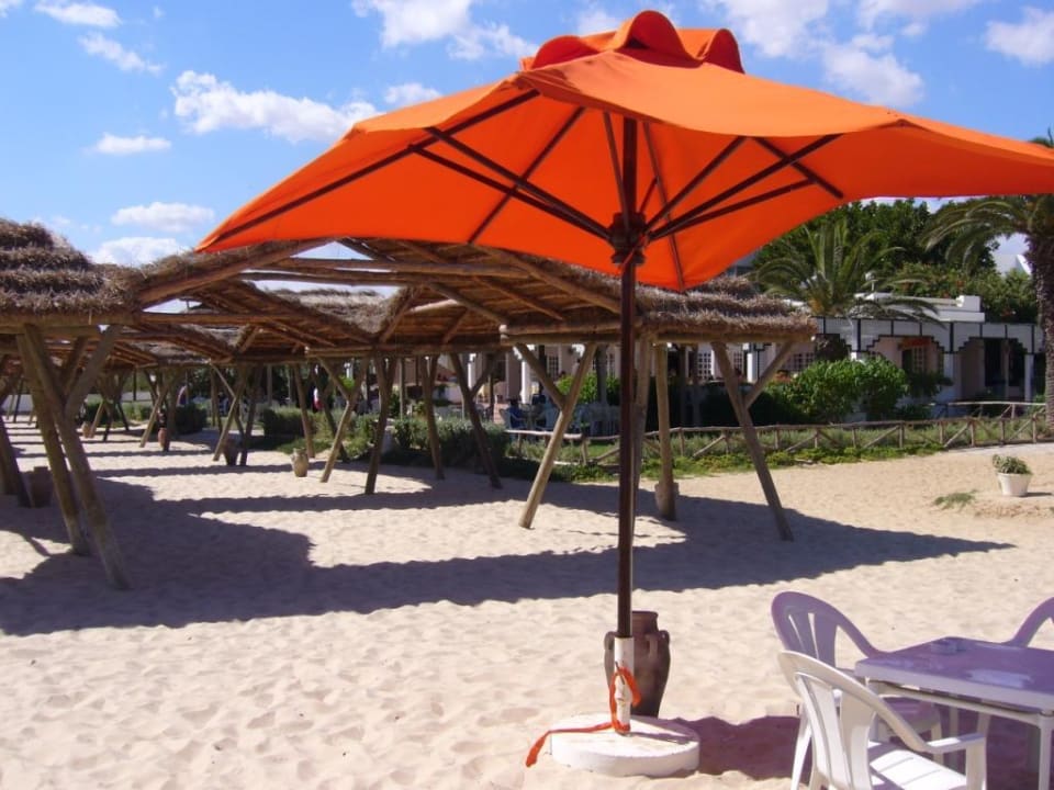 Sonnendächer am Strand The Orangers Beach Resort and Bungalows