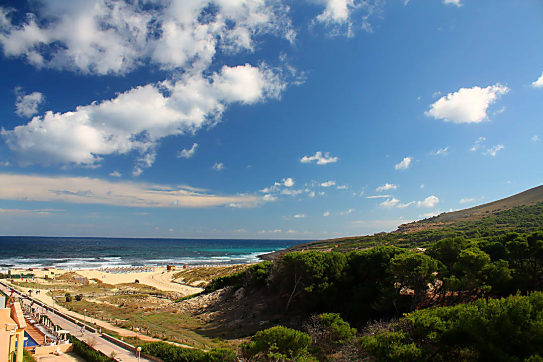 Dachterrasse: Blick zum Strand VIVA Cala Mesquida Suites & Spa 16+