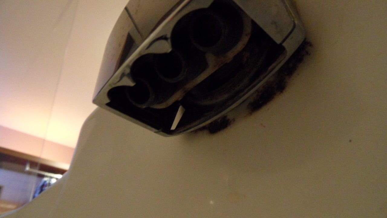 Schimmel am Wanneneinlass Hotel Quinta Splendida Wellness & Botanical Garden