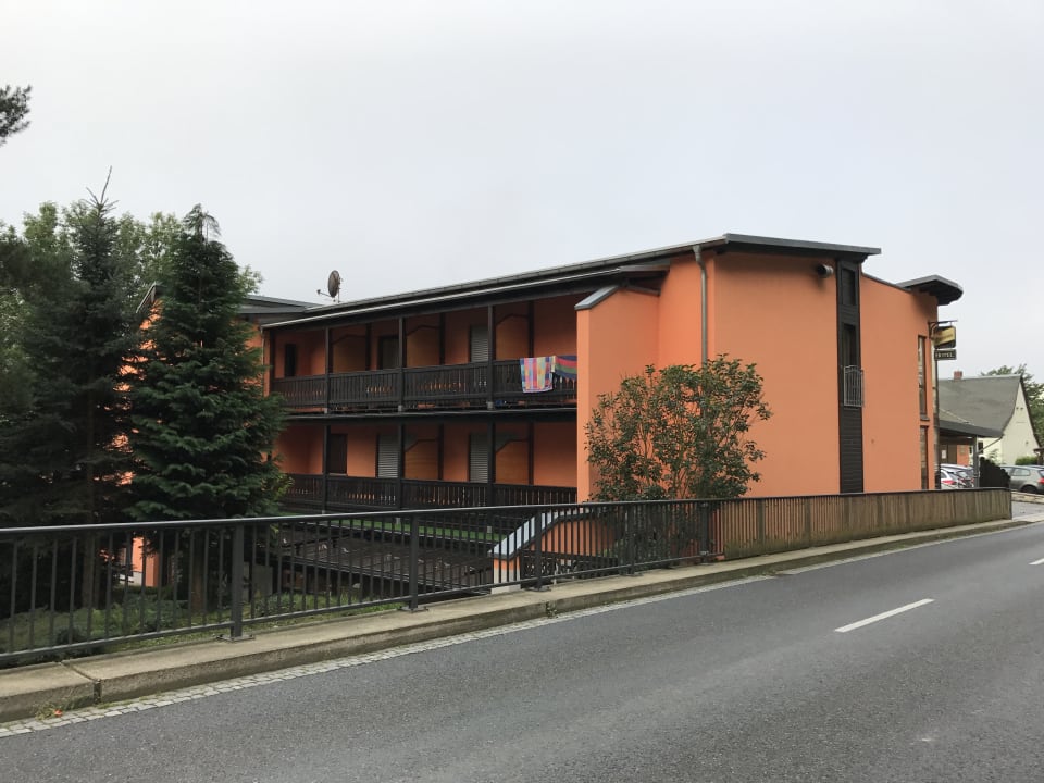 Außenansicht Hotel Elbpromenade