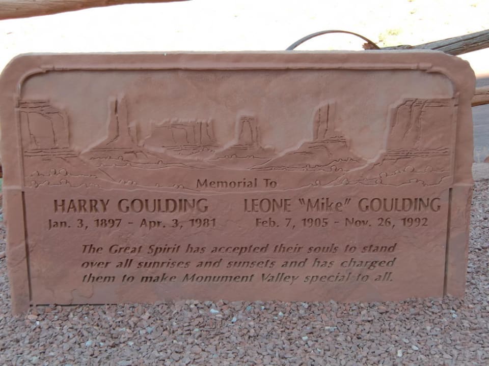 Gedenktafel der Gründer Goulding's Lodge