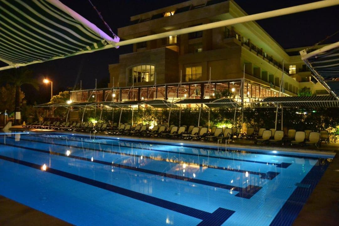 Pool bei Nacht Crystal De Luxe