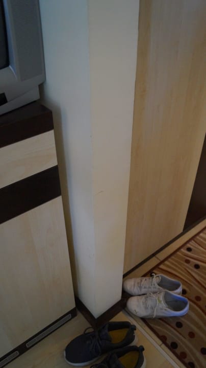 Die Wand ist dreckig Hotel Orfeus Park