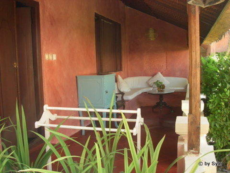 Eingang mit Veranda Hotel La Taverna Bali