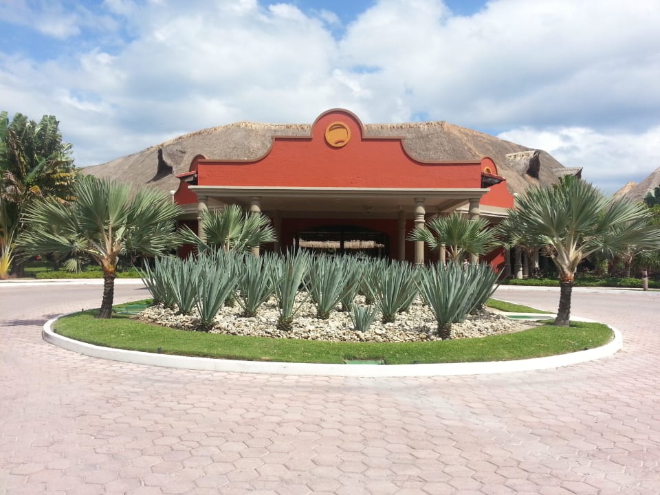 Eingang Catalonia Playa Maroma