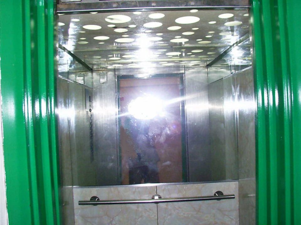 Fahrstuhl innen Corona Roja