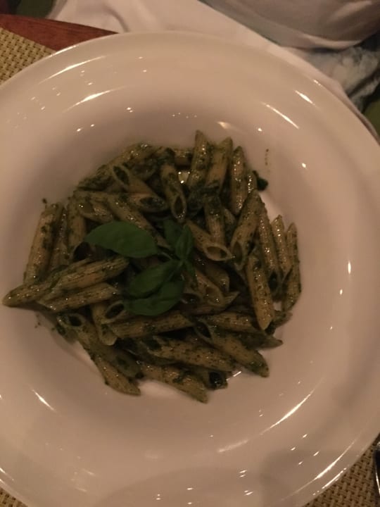 Penne mit Pesto ala Hauptgericht im Basilico. The Cove Rotana Resort