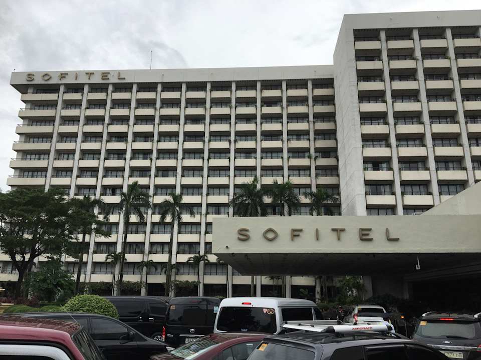 Außenansicht Hotel Sofitel Philippine Plaza