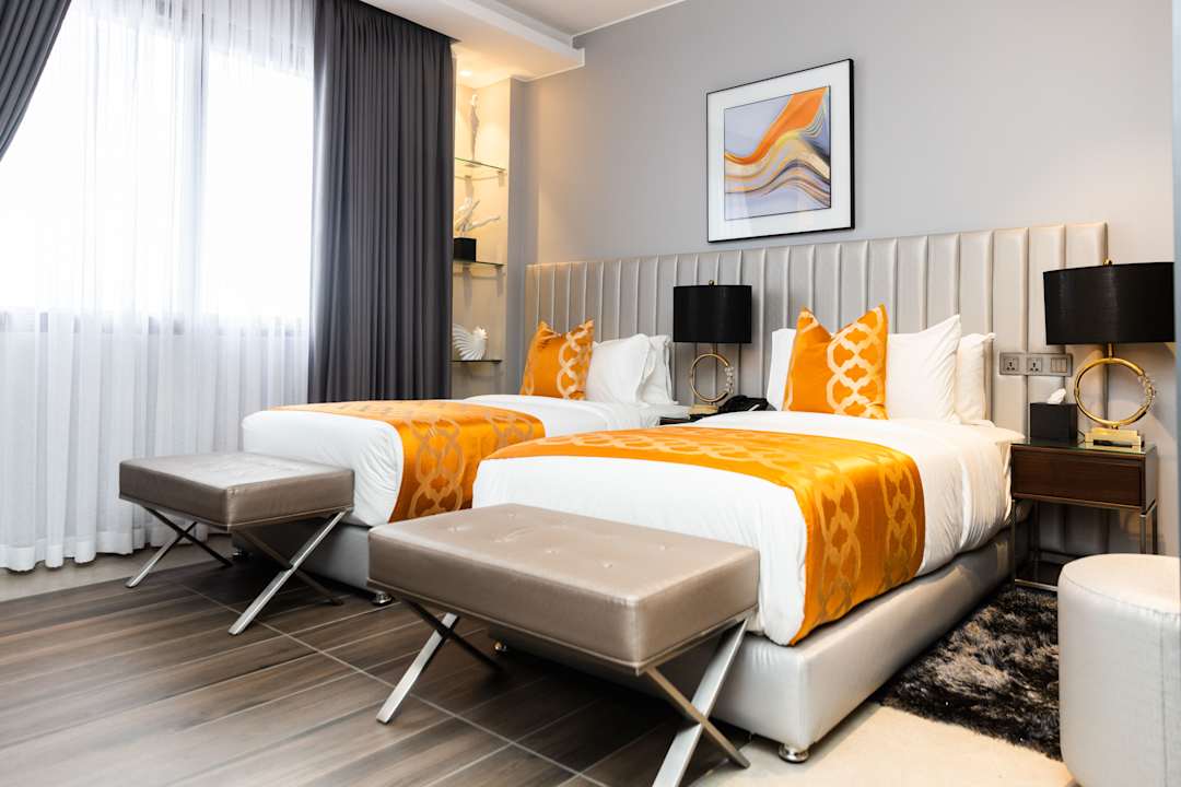 Zimmer Oak Plaza Suites