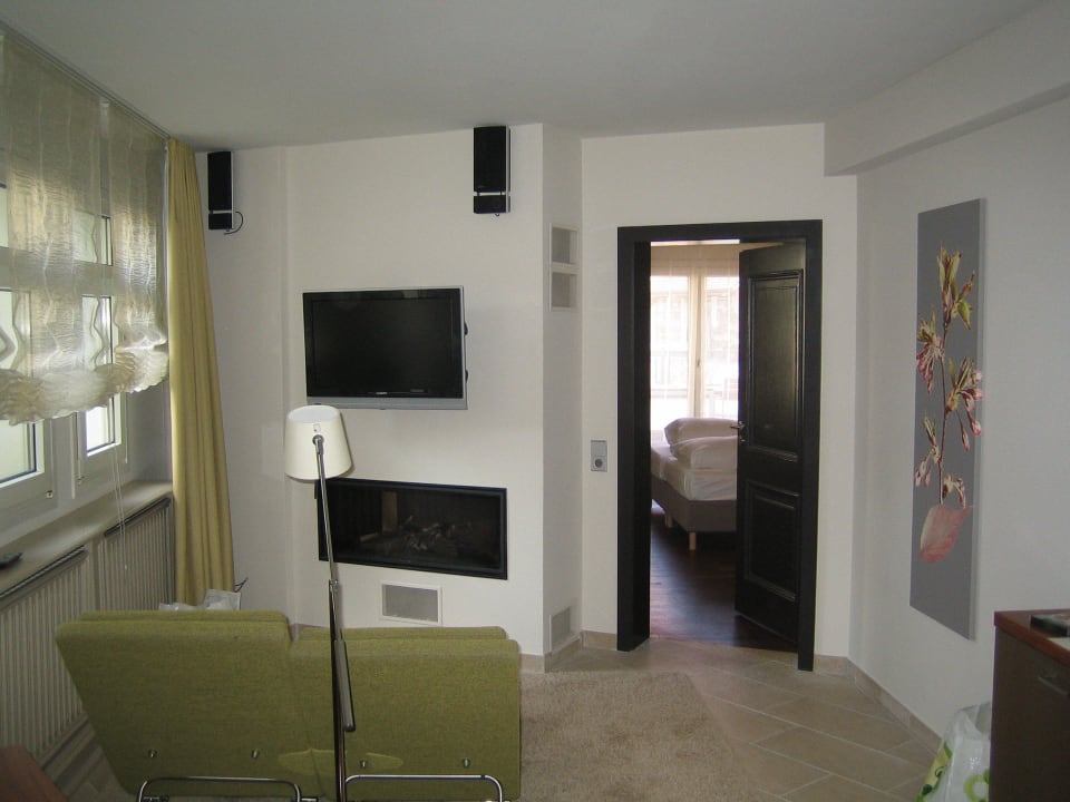 Wohnzimmer mit Blick ins Schlafzimmer Hotel Ritter Durbach