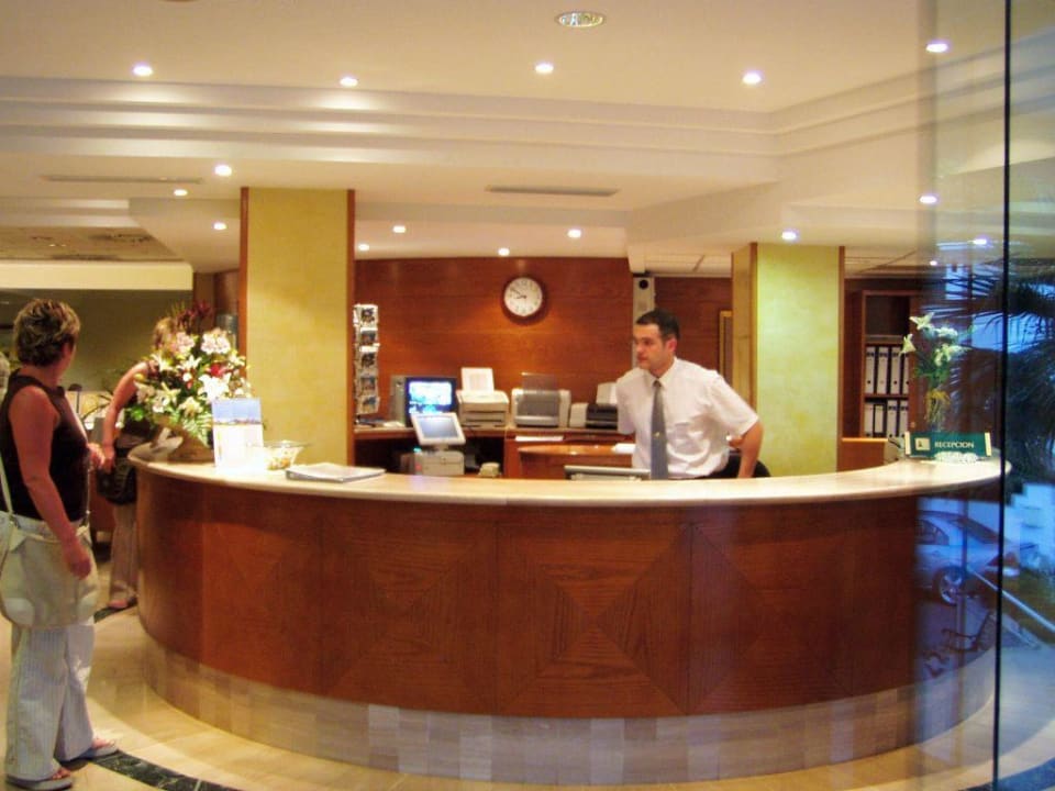 die Rezeption Valentin Somni Hotel & Suites