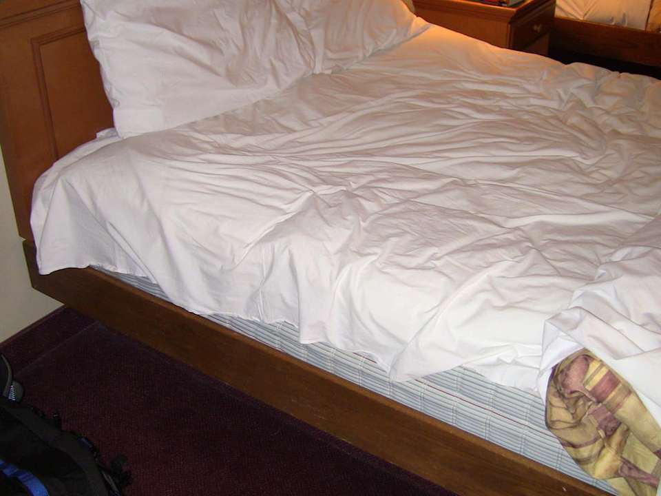  Bett nach der Zimmerreinigung Hotel Inns of Banff