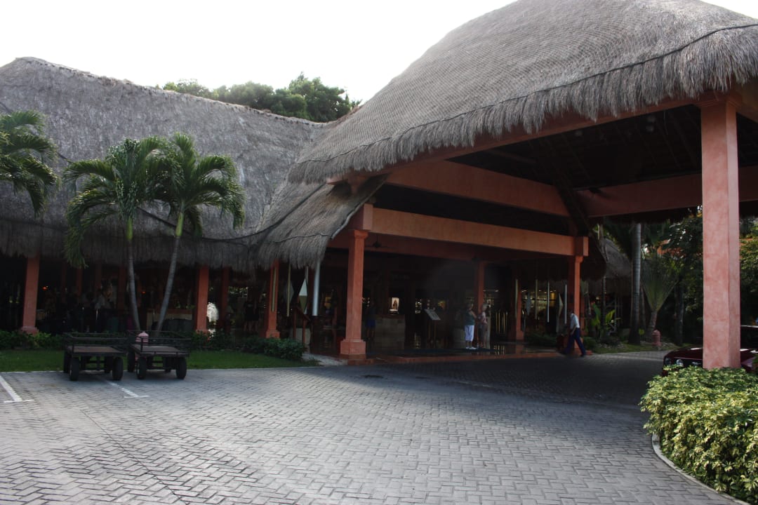 Eingang Iberostar Waves Tucan