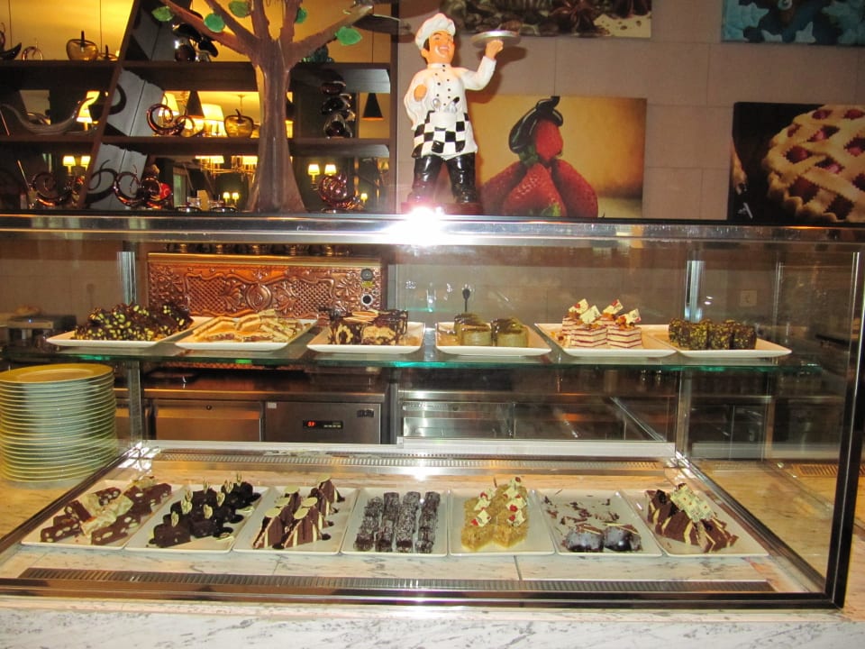 Patisserie kleine  Auswahl Nirvana Mediterranean Excellence