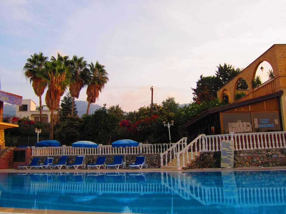 Pool Riverside Garden Resort