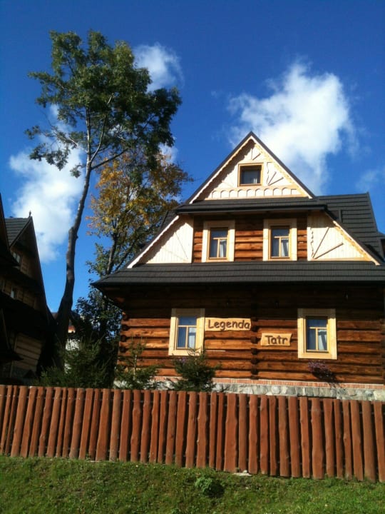 Widok od ulicy Pensjonat Legenda Tatr
