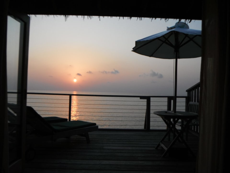 Sonnenaufgang von Bungalow 230 NH Collection Maldives Reethi Resort