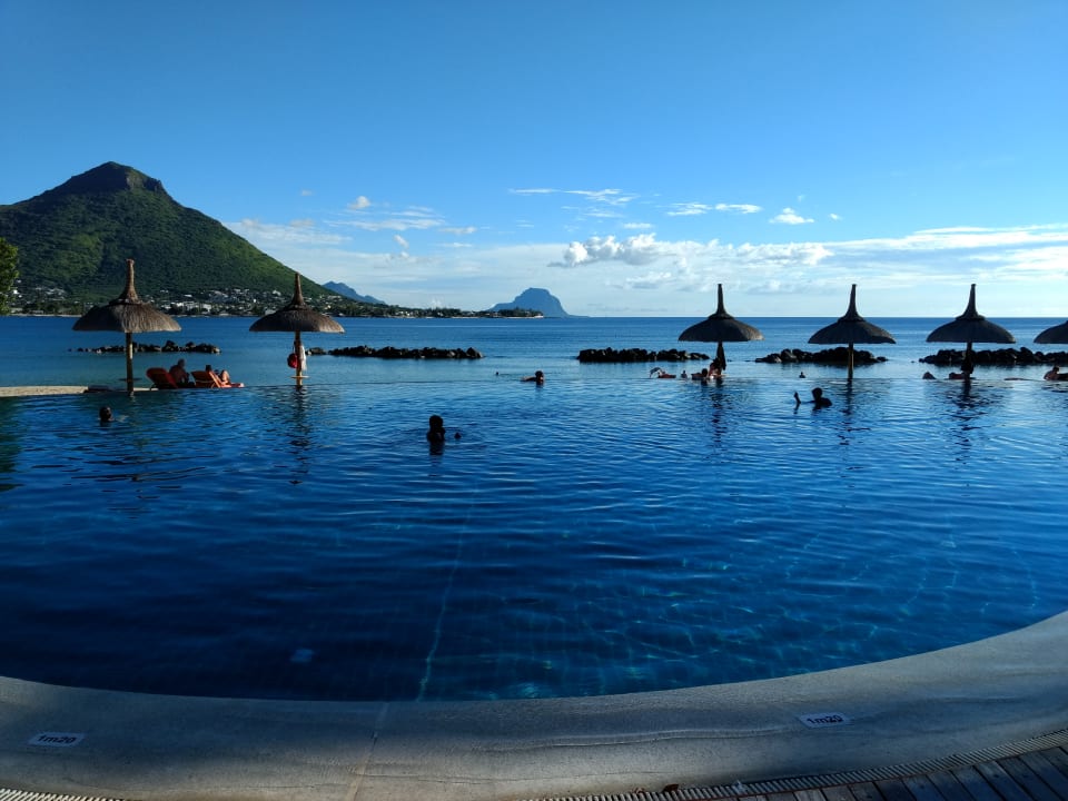 Pool Sands Suites Resort & Spa