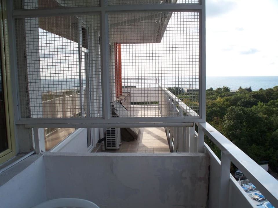 Blick links vom Balkon aus Hotel Pliska
