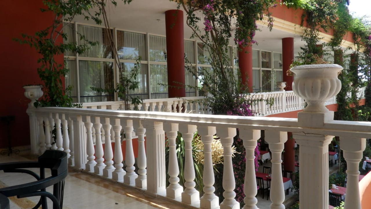 Выход на балкон. Holiday Park Resort