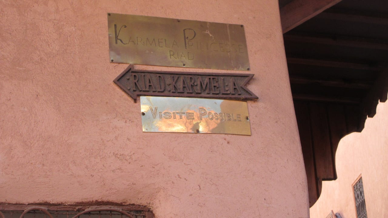 Wegweiser Hotel Riad Karmela