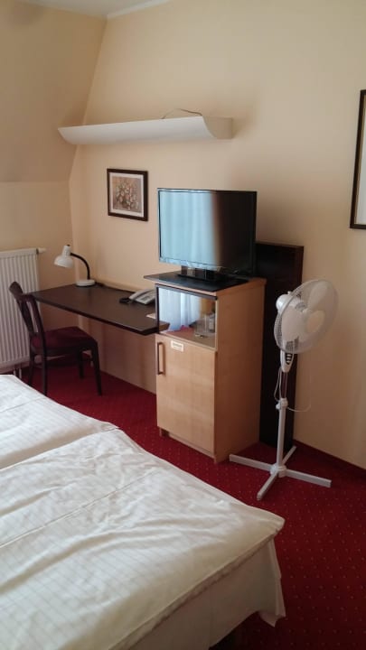 TV und Ventilator (keine Klima!) City Hotel Stockerau
