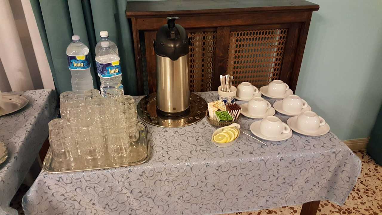 Auswahl und Ansichten beim Frühstück Hotel Astor