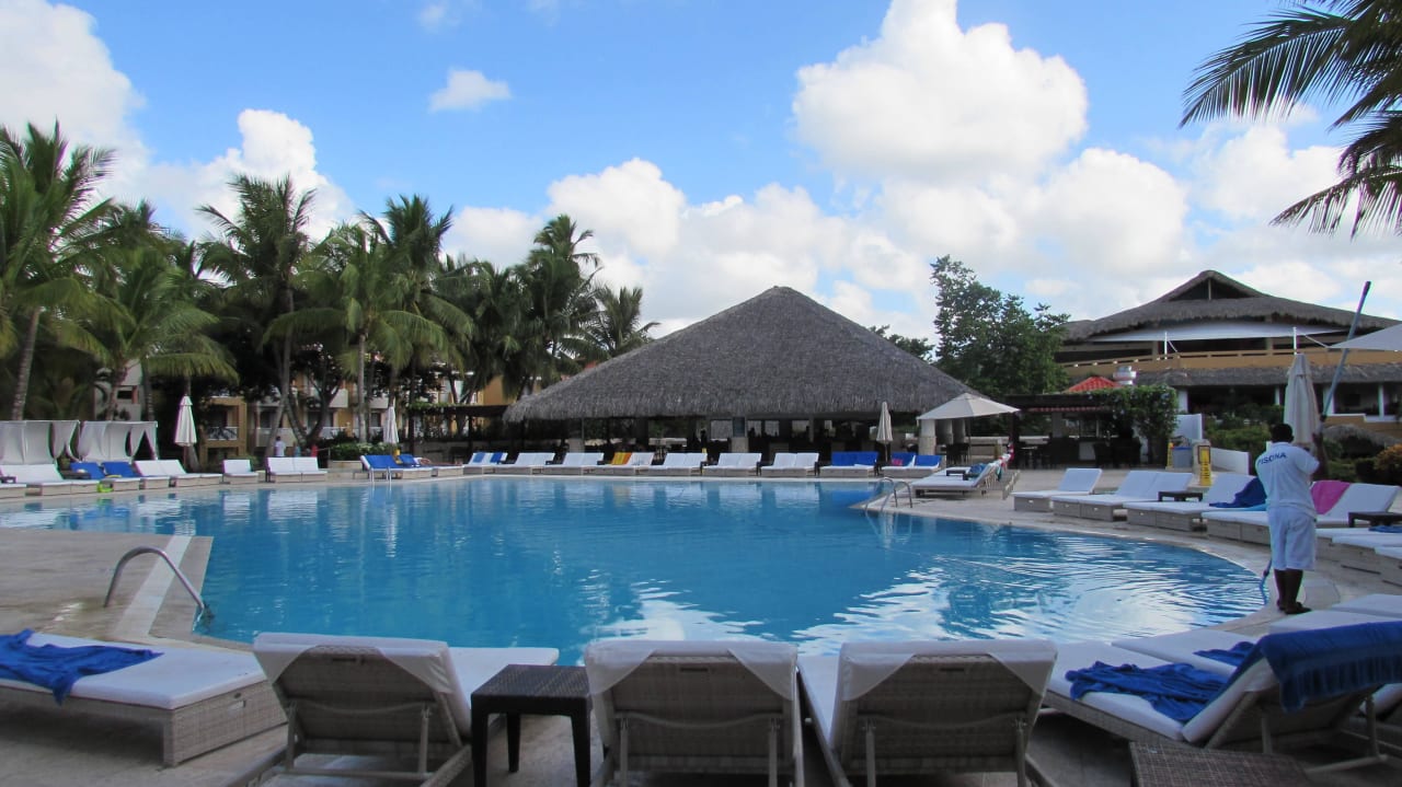 Pool und Poolbar Hotel Viva Dominicus Palace by Wyndham-All Inclusive Resort