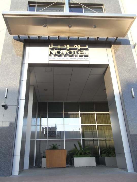 Eingang Novotel Deira Creekside Dubai