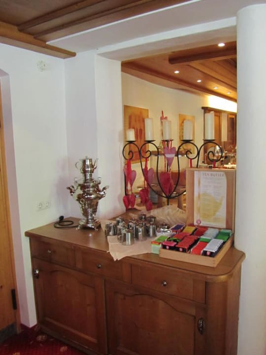 Teebar beim Frühstück Hotel Dornauhof