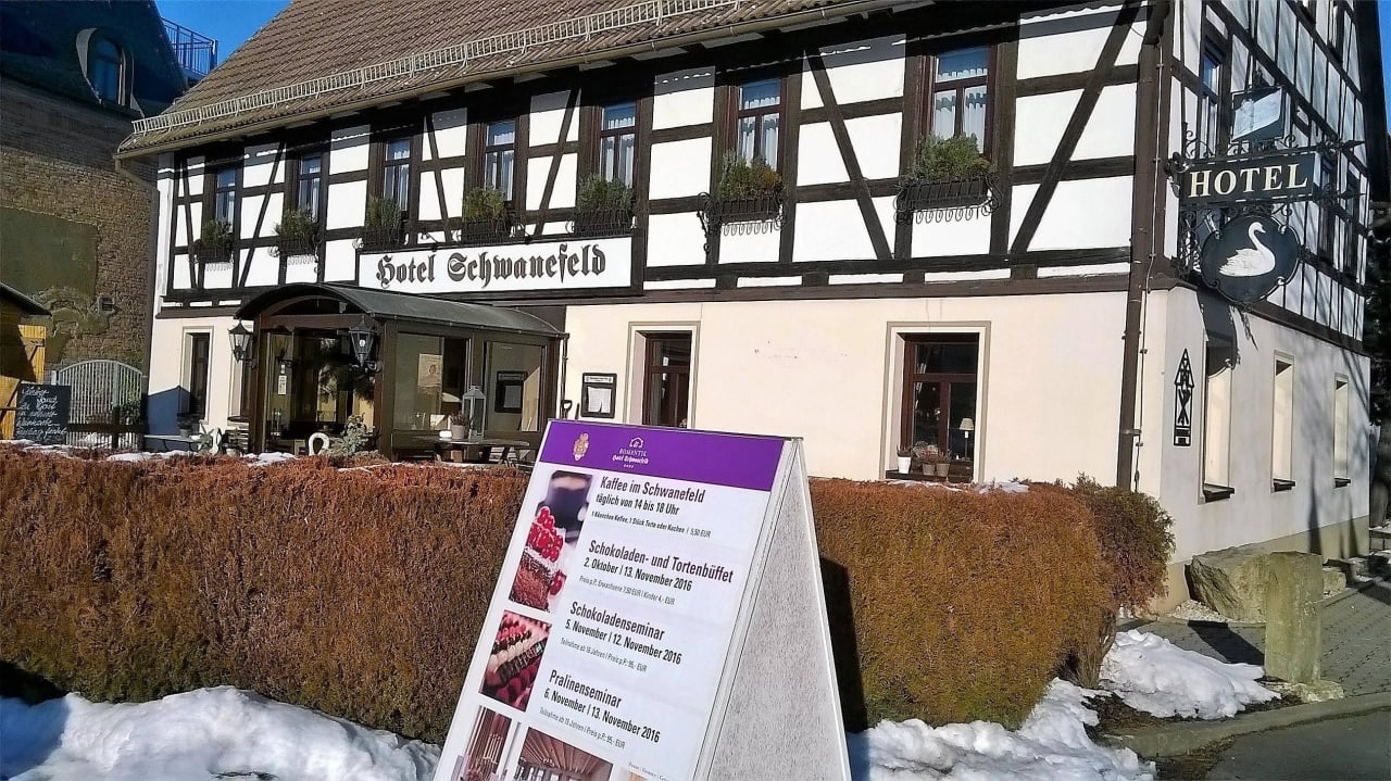 Restauranteingang Romantik Hotel Schwanefeld & Spa