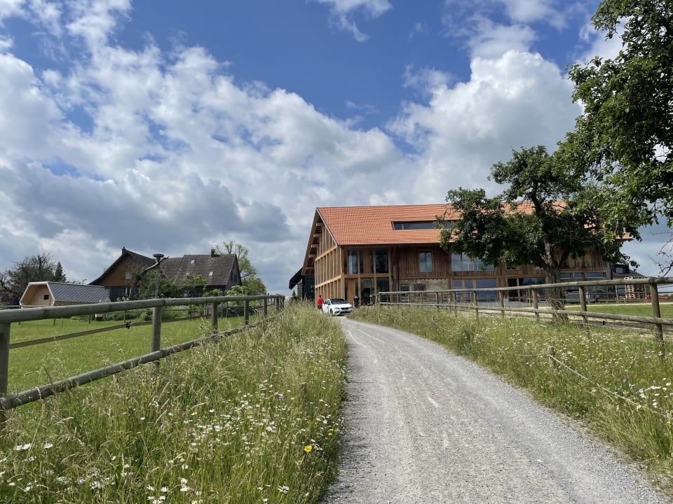 Außenansicht Strohhotel Bodensee