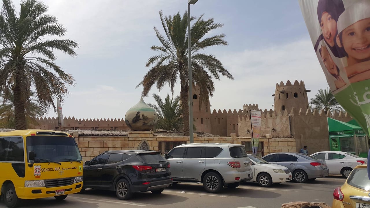 Parking Hotel Emirates Park Resort