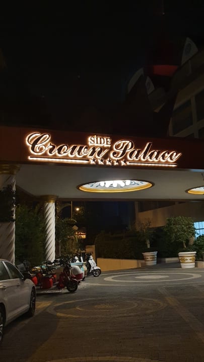 Lobby Side Crown Palace