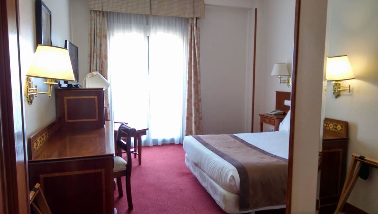 Eingang ins Zimmer Elba Madrid Alcalá