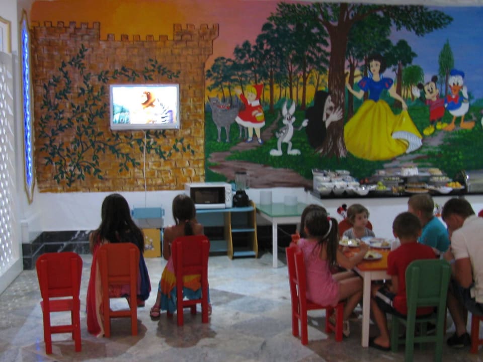 Мультики детям за ужином и обедом Sultan of Dreams Hotel & Spa