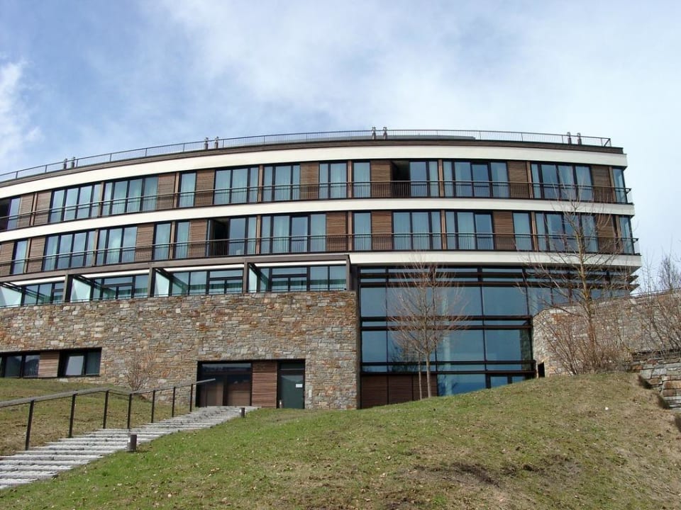 Zufahrt zum Hotel Kempinski Hotel Berchtesgaden