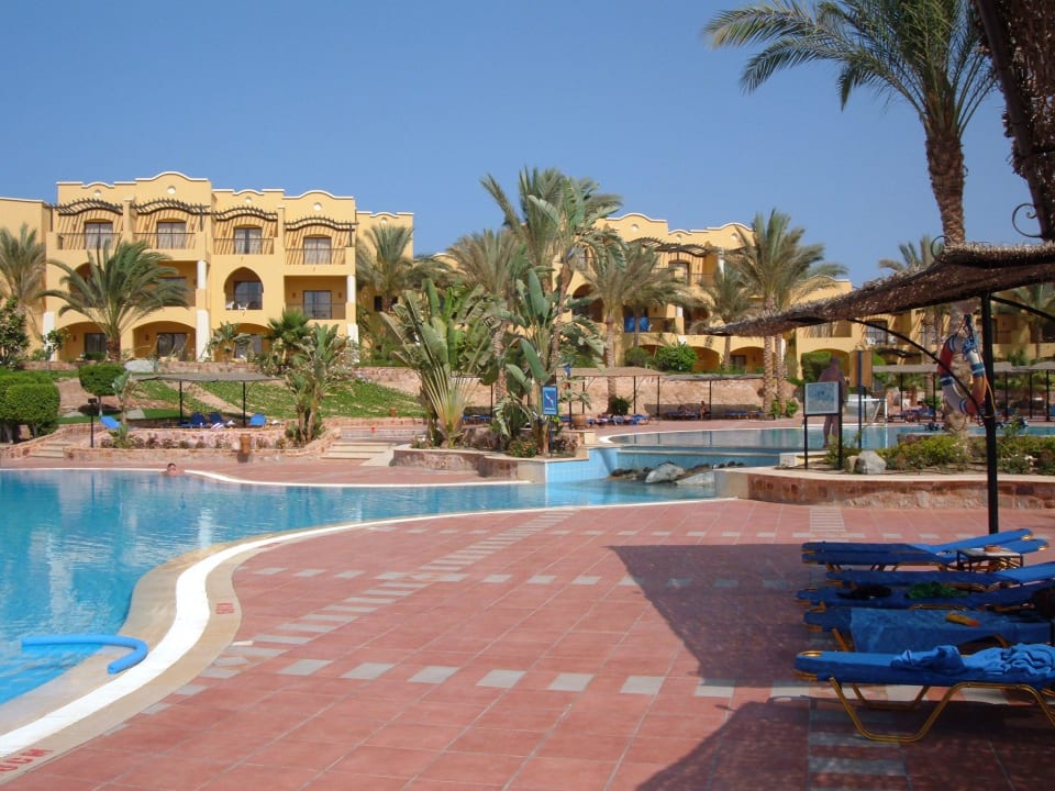 Pool und Ostflügel der Unterkünfte Jaz Solaya