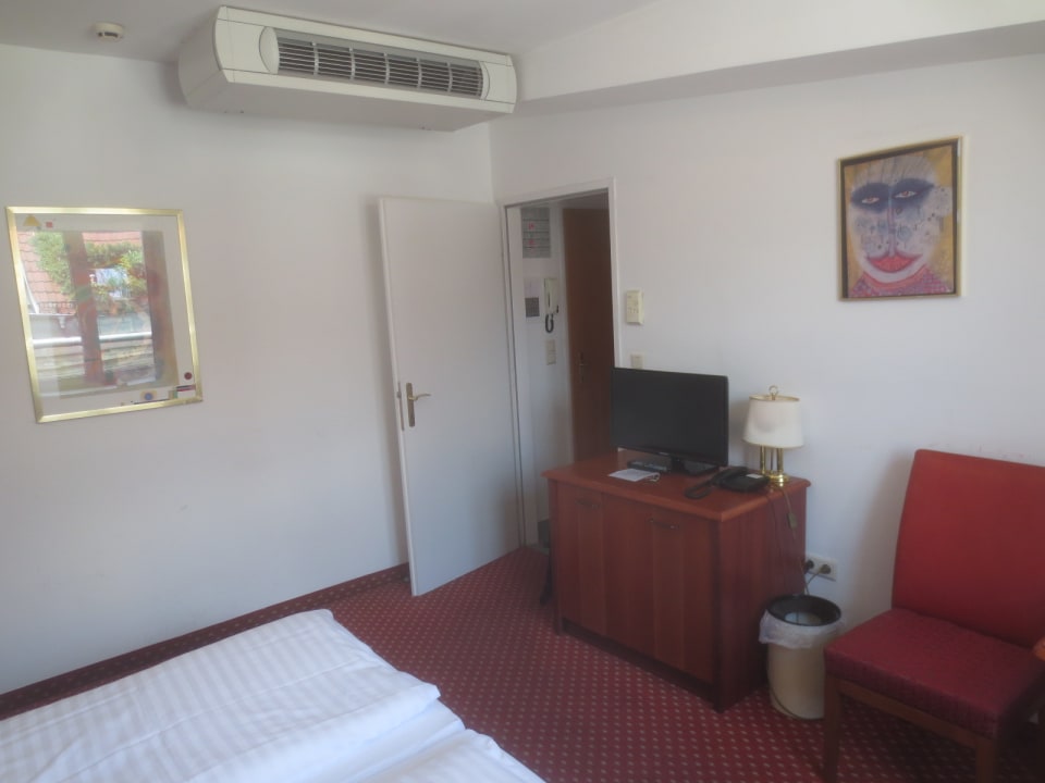 Zimmer Carlton Opera Hotel