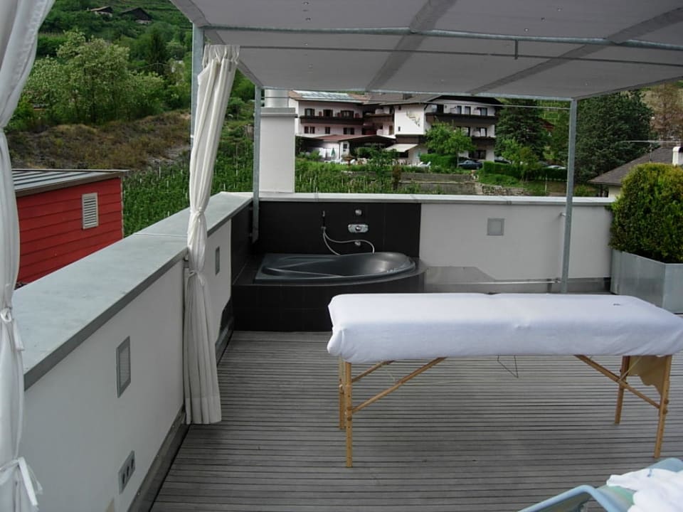 Massagen auf dem Dach des Hotels! Lindenhof Pure Luxury & Spa DolceVita Resort