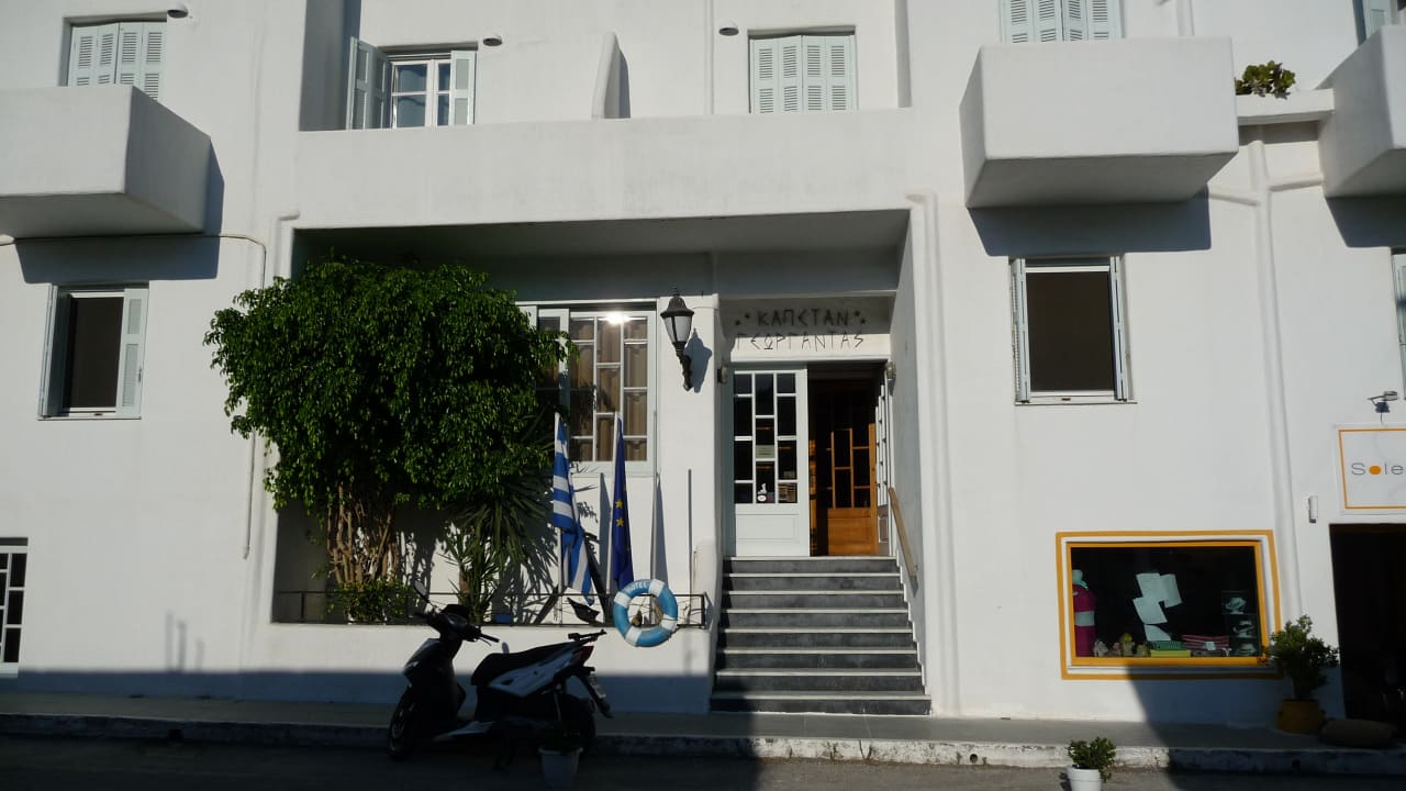 Außenansicht Capetan Giorgantas Hotel