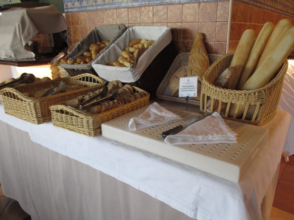 Brotauswahl beim Abendessen allsun Hotel Cristóbal Colón