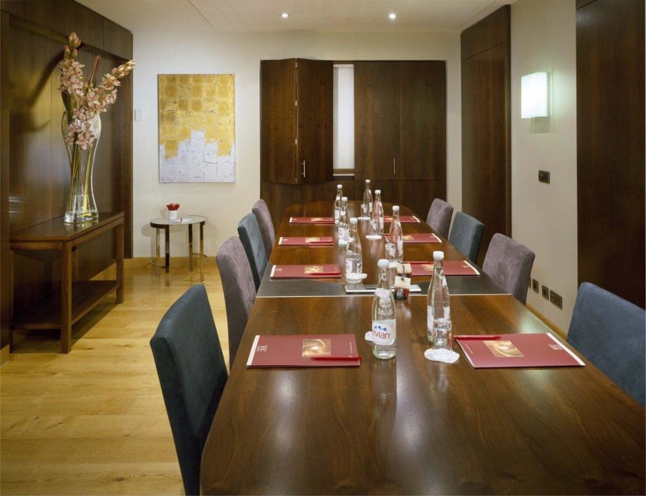 Conference Room K+K Hotel Cayré