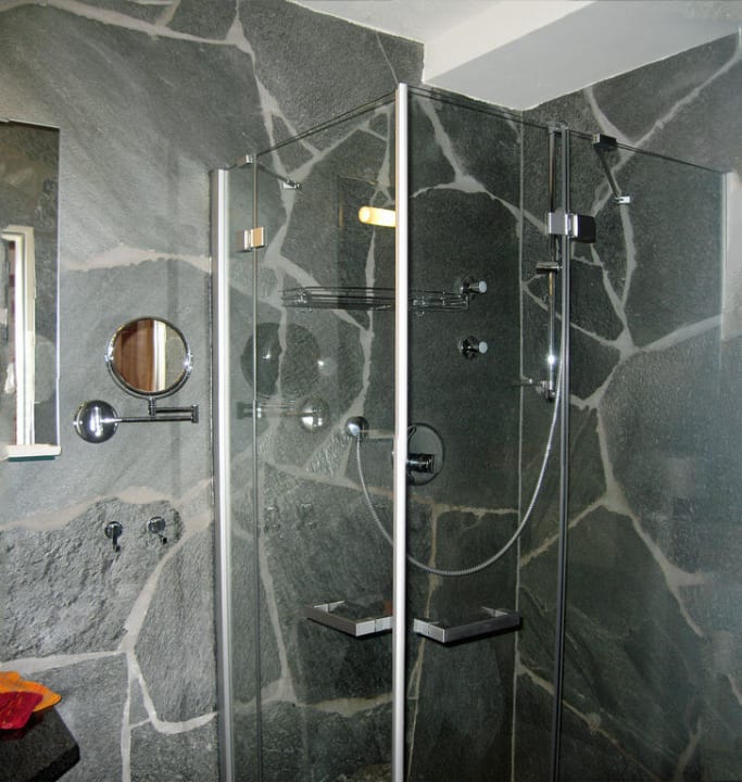 Die höhlenartige Sanitärzelle Hotel Landgasthof Bergblick