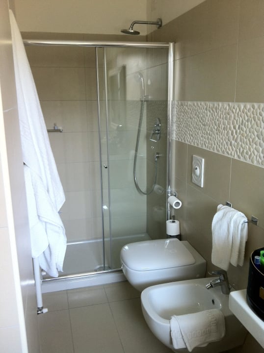 Sehr großes Bad! Hotel Nettuno