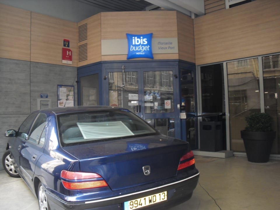 Wejscie do hotelu Ibis Budget Marseille Vieux Port
