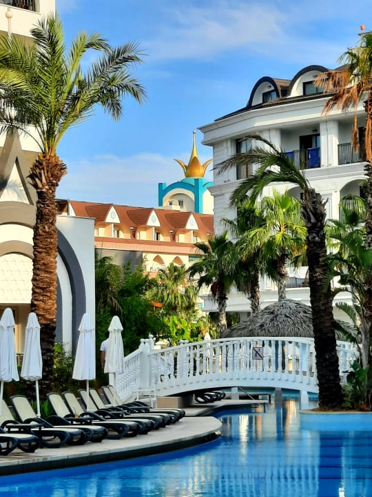 Pool Well Palace Side